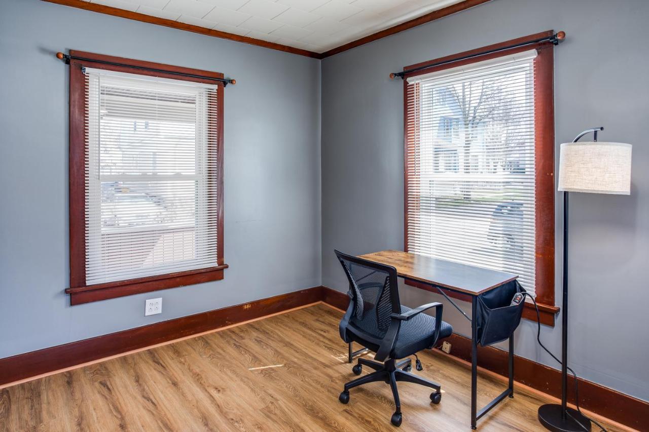 Spacious Home With In-Unit Laundry, Parking, 1Gb Wifi, & Patio Deck ロチェスター エクステリア 写真