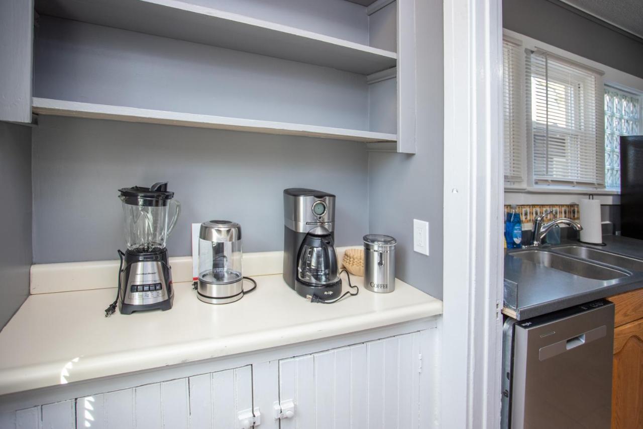 Spacious Home With In-Unit Laundry, Parking, 1Gb Wifi, & Patio Deck ロチェスター エクステリア 写真