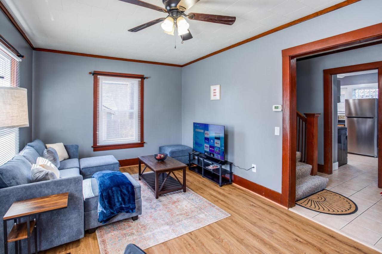 Spacious Home With In-Unit Laundry, Parking, 1Gb Wifi, & Patio Deck ロチェスター エクステリア 写真