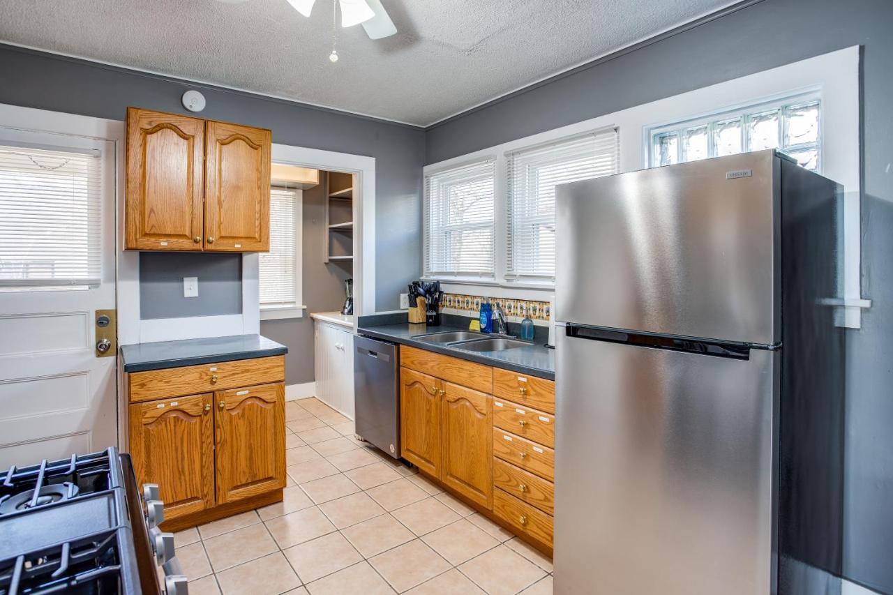 Spacious Home With In-Unit Laundry, Parking, 1Gb Wifi, & Patio Deck ロチェスター エクステリア 写真