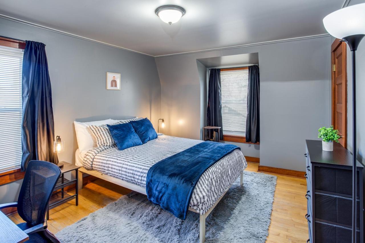 Spacious Home With In-Unit Laundry, Parking, 1Gb Wifi, & Patio Deck ロチェスター エクステリア 写真